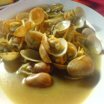 'Siong Tong La La' (Soup Based Clam)