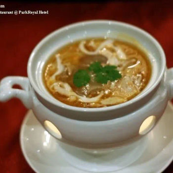 Braised Shark' s Fin with Fish Maw and Crab Roe