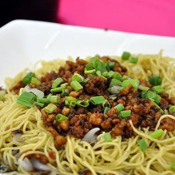 Noodles with minced meat 肉碎生面