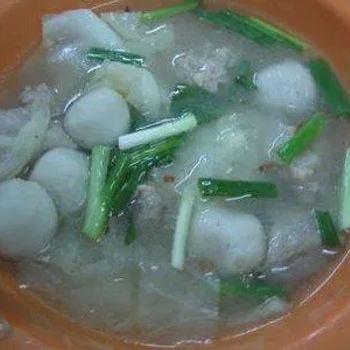 Cabbage Soup With Fishballs And Meatballs