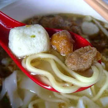Prawn Crackers Fishball Noodles