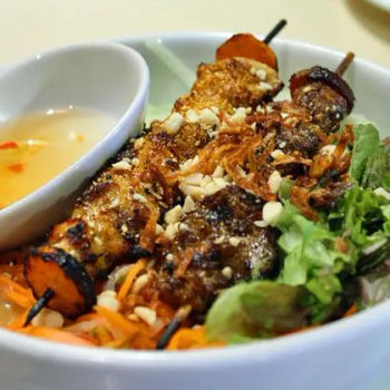 Grilled Lemongrass Chicken & Lamb Dry Noodle