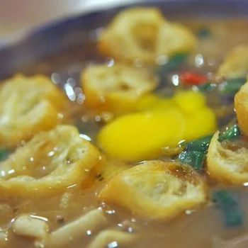 Assorted Pig’s Intestine Porridge with ‘Kee Chee’