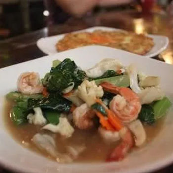 芥兰炒虾 (Fried kailan with prawns)