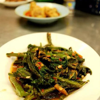 Stir Fried Vegetables With Chilies