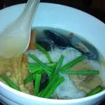 Bee Hun Soup With Some Mussels