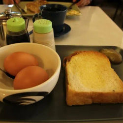 Little Collins Cakery & Cafe