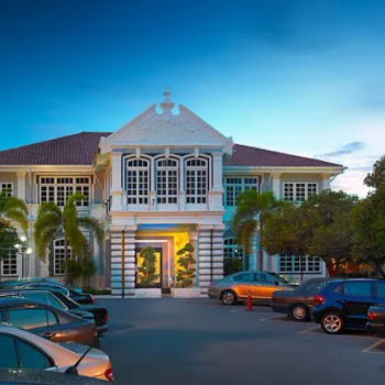 Maple Palace Restaurant Outlook