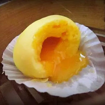 Buns with Custard and salted Egg Yolk "Lao Sa Bao"