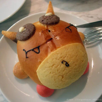 Futoi bun with red bean fillings