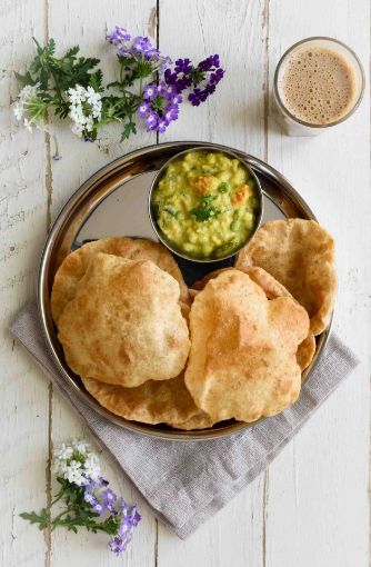 Picture of Poori with Navratna Korma