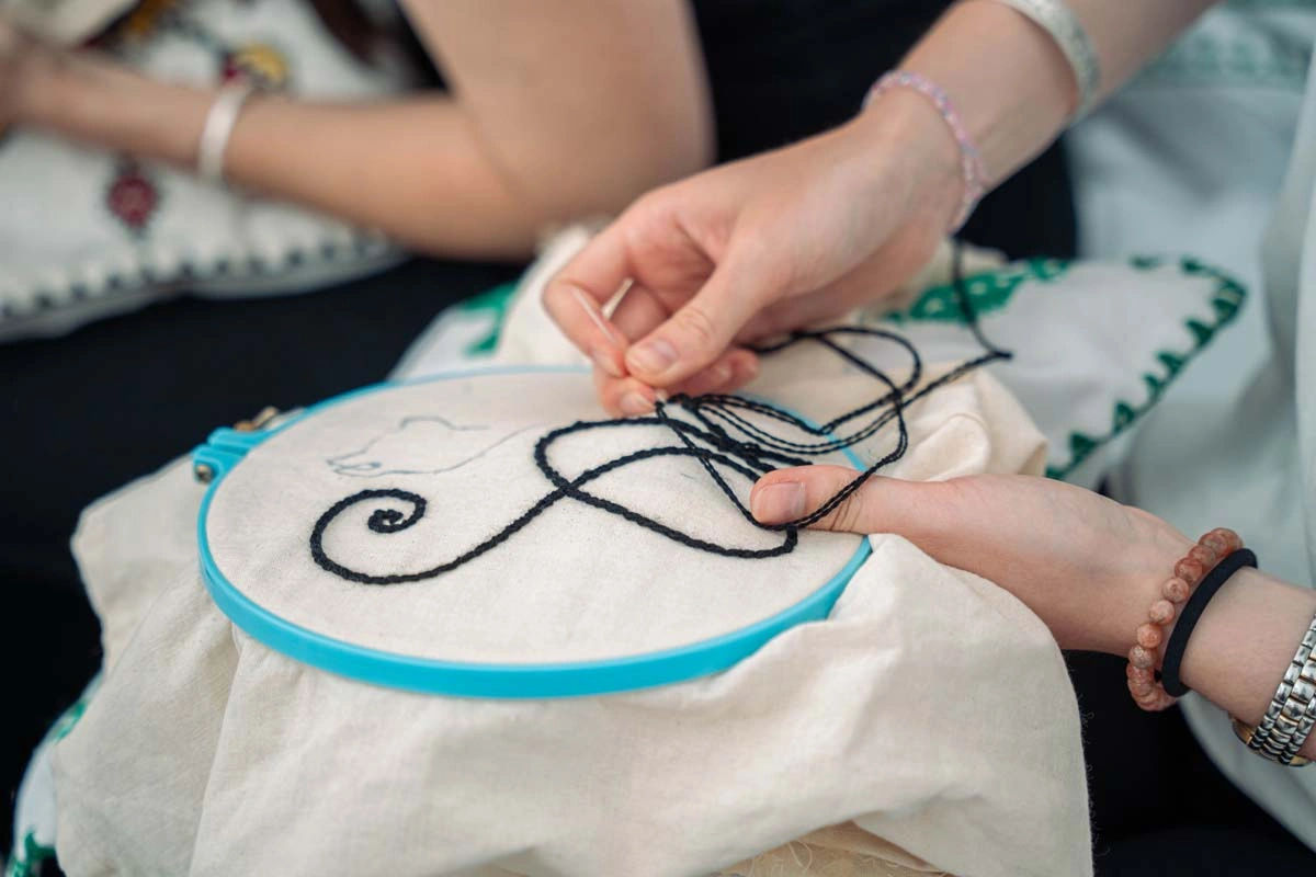 Traditional Moroccan Embroidery Workshop in Essaouira: Create Your Own Hand-Stitched Bag 14
