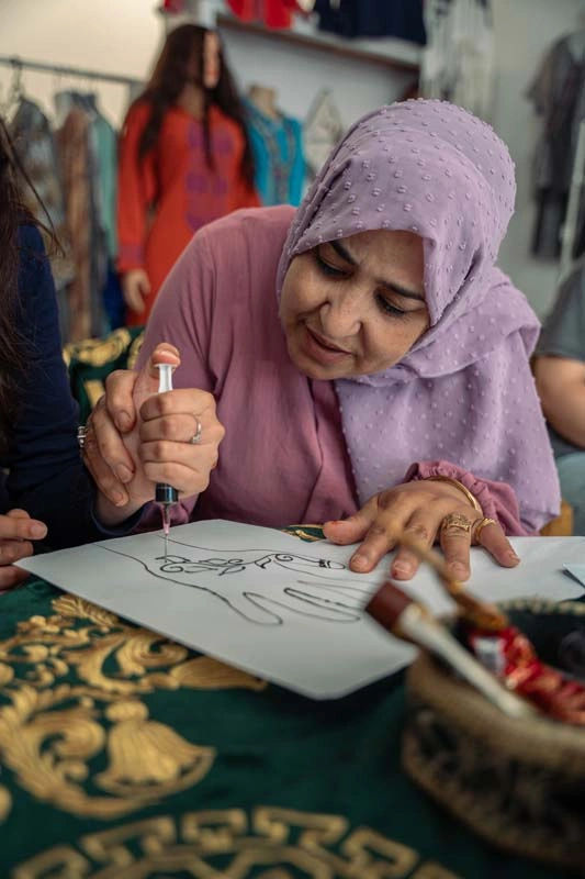 Traditional Henna Art Workshop: Create Beautiful Hand Designs 4