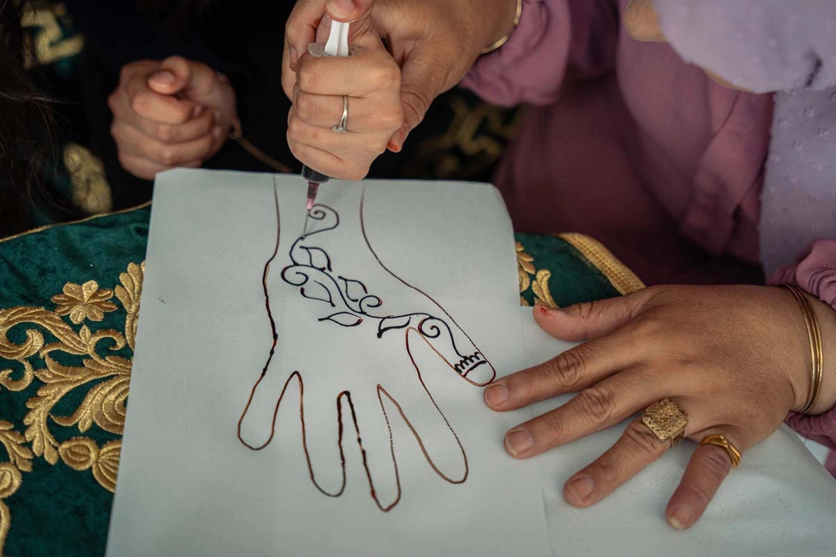 Traditional Henna Art Workshop: Create Beautiful Hand Designs 5
