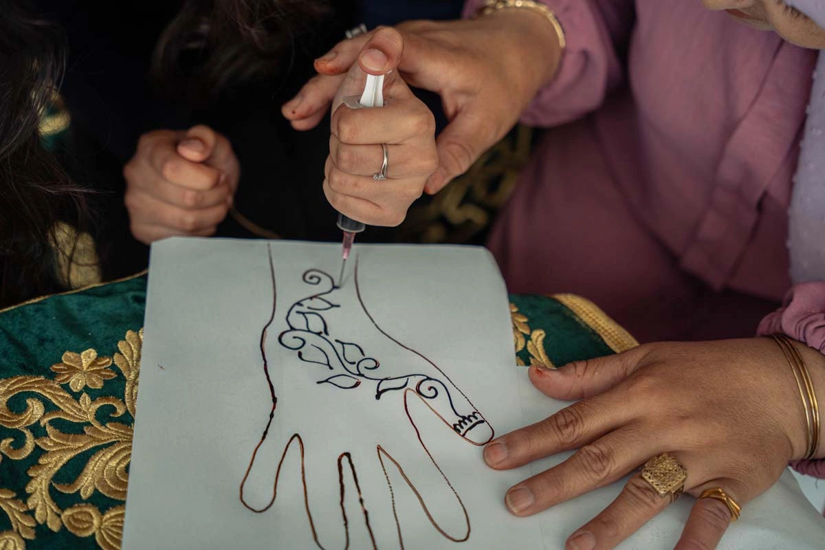 Traditional Henna Art Workshop: Create Beautiful Hand Designs 6