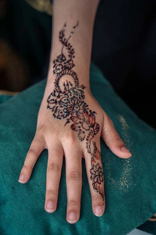 Traditional Henna Art Workshop: Create Beautiful Hand Designs 12
