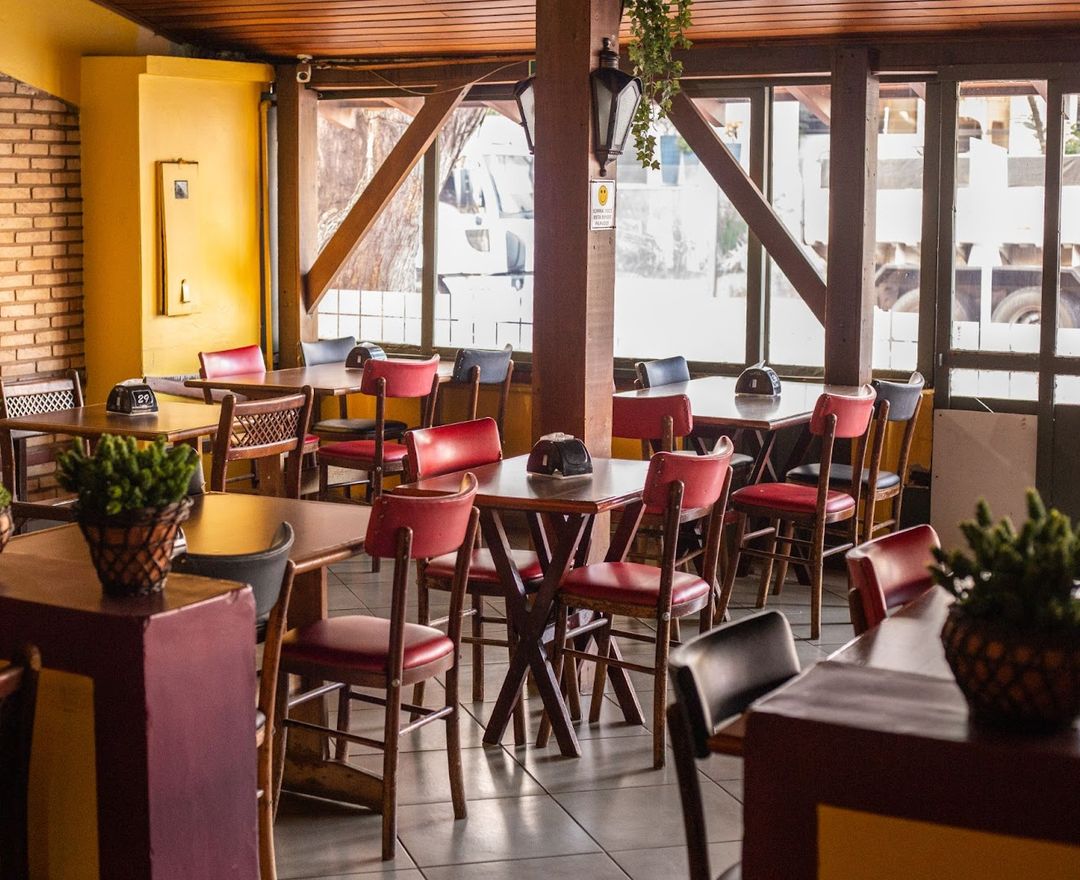 Espaço amplo - Restaurante Bom Almoço