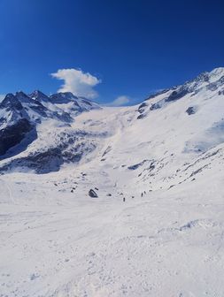 Scendendo dal Presena, in vista del lago Mandrone