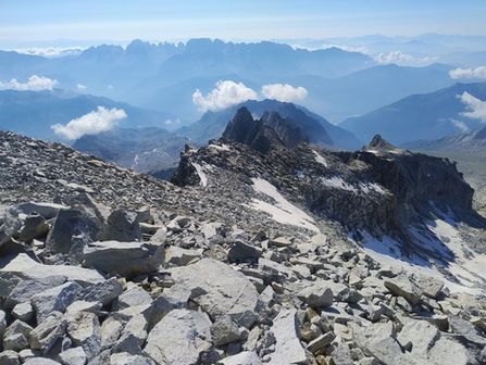 Uno sguardo verso la normale dal rifugio Segantini