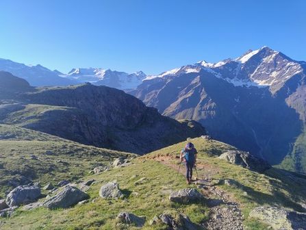 Valle della Manzina, alle nostre spalle le cime dal Tresero fino al Vioz