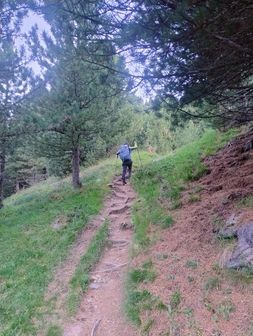 Salita iniziale dietro al rifugio