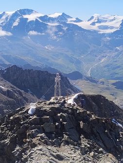 Croce di vetta del Monte Confinale
