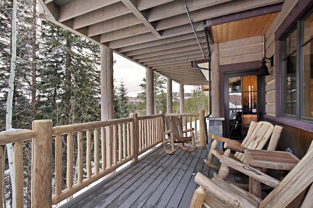 Slope Dreams: Luxurious Ski Haven