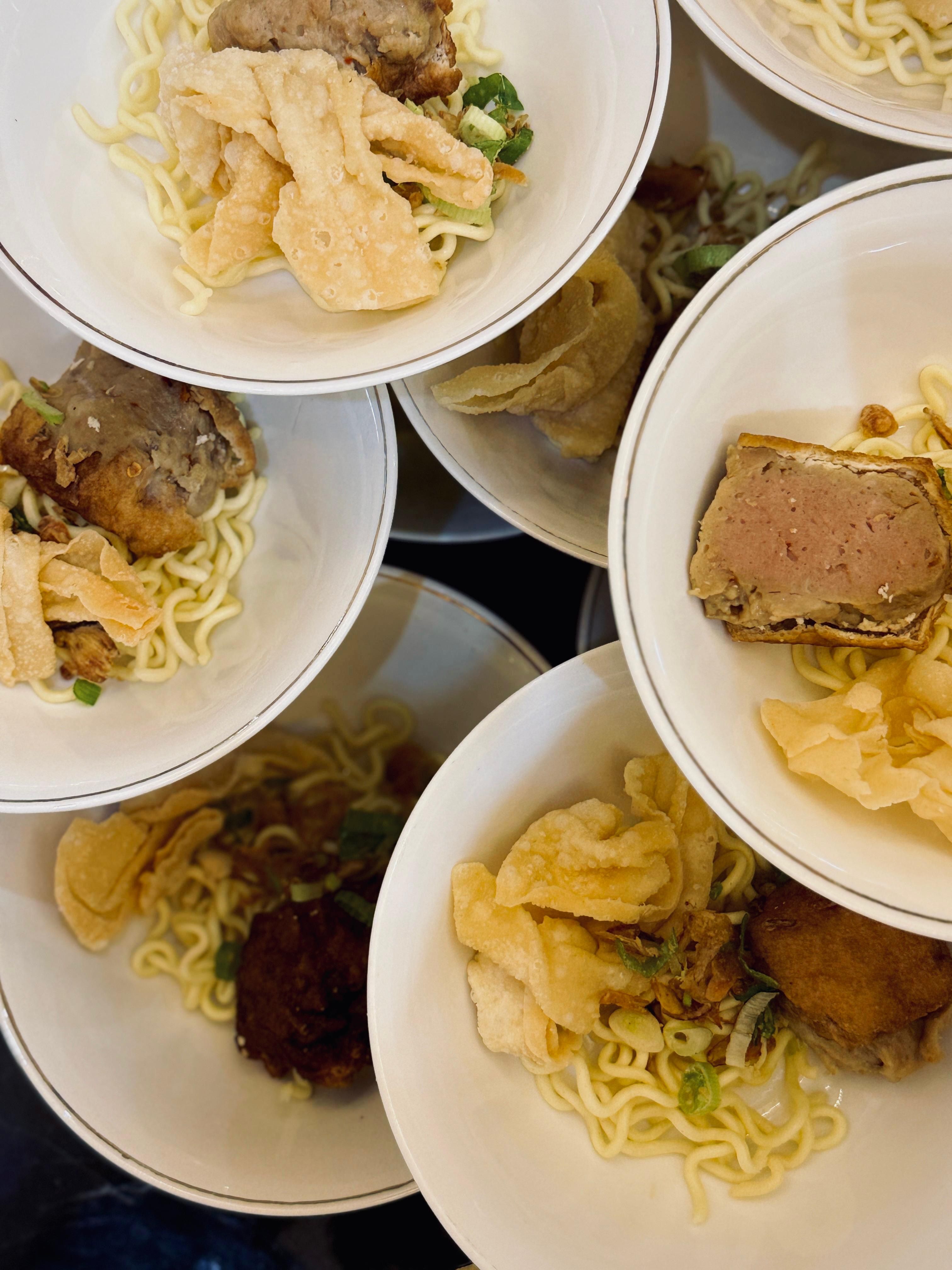 Mie Ayam Juicy & Gurih — Semangkuk Kebahagiaan di Setiap Suapan