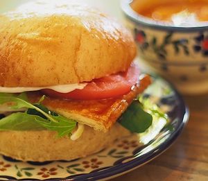 うすあげバーガー（ミニミネストローネスープ付き）