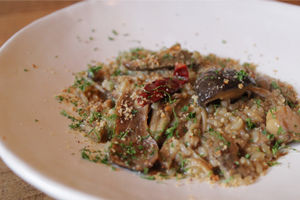 グルテンフリー　ポルチーニといろいろキノコの玄米リゾットグラタン