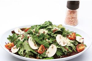 パルミジャーノとケールのイタリアン菜園サラダ