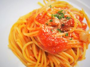 トマトソースパスタ