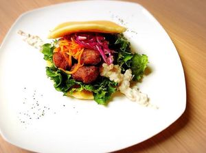 米粉のパンケーキバーガー　べジミート＋タルタル