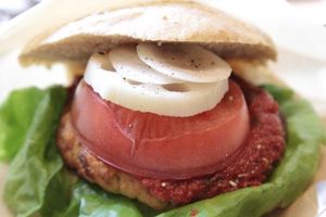 自家製豆腐パテのビーガンバーガー