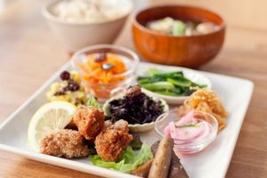 ベジプレート（大豆ミートの鶏から風）