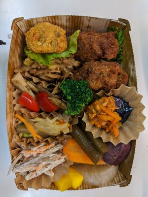 彩り10品日替り弁当