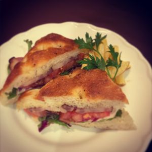 カプレーゼのフォカッチャサンド