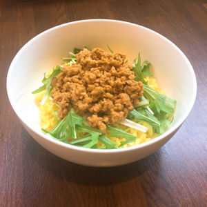 ミニ大豆ミート丼（カレー味）