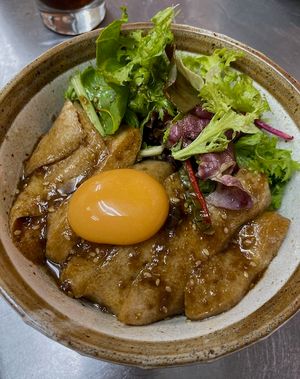 生姜焼き丼（VEGAN生卵のせ）