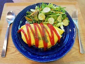 オムライス(サラダ付き)