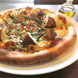 文田しいたけ＆岡本醤油の和風ピッツァ