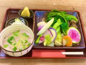 固定種野菜3倍盛りうどん（ナッツベースのお出汁）