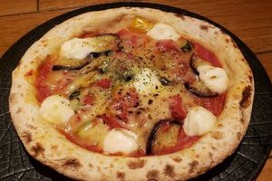 野菜とトマトソースのピッツァ VG