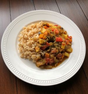 有機季節野菜のスパイスカレーと有機無農薬玄米秋田こまち