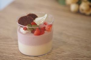 カップスイーツ　チーズ苺