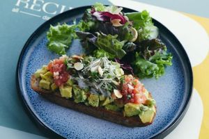 西京味噌アボガドトースト