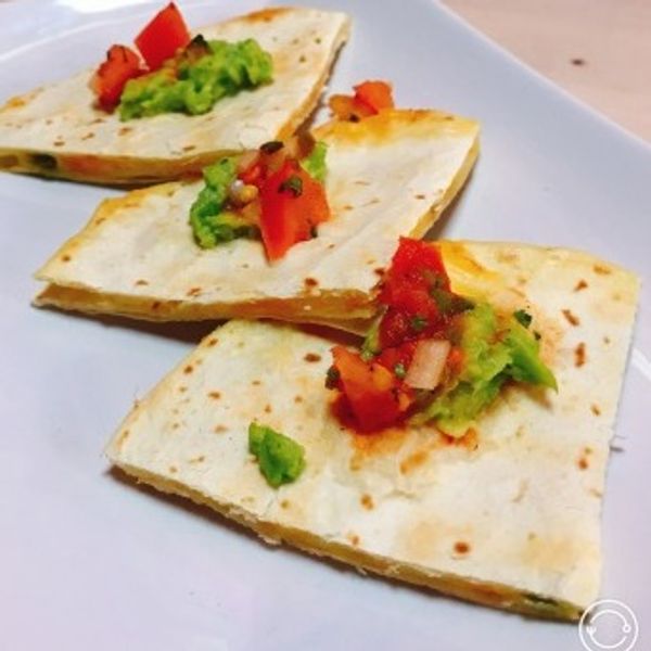 チーズとチリのケサディーヤ