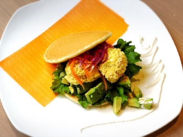 Rice flour pancake burger TOFU+ Avocado