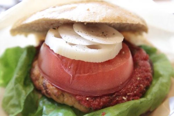 自家製豆腐パテのビーガンバーガー