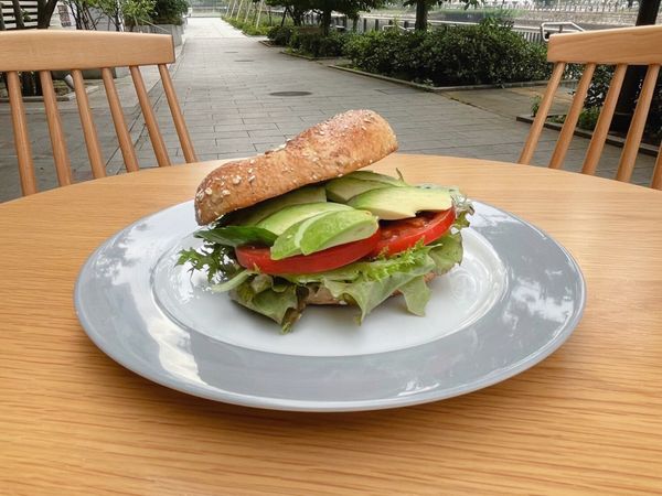 Vegan tartar bagle sand